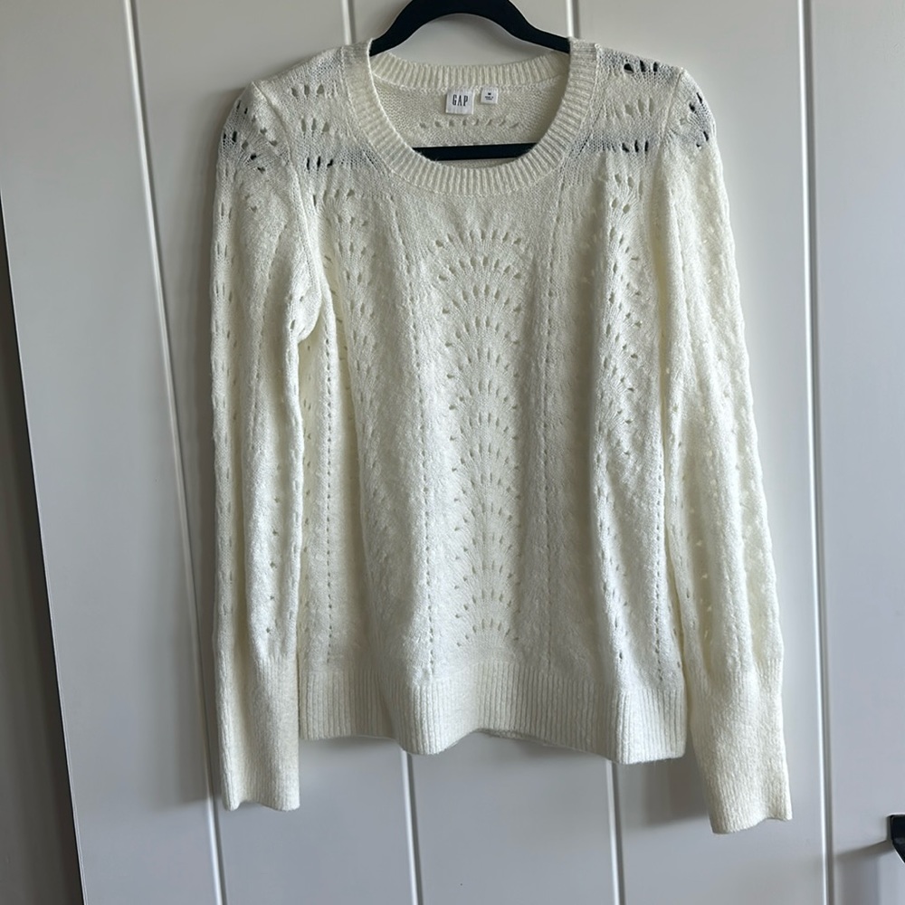 GAP sweater